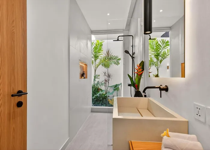 Modern Luxury 3br - Minutes To Kedungu